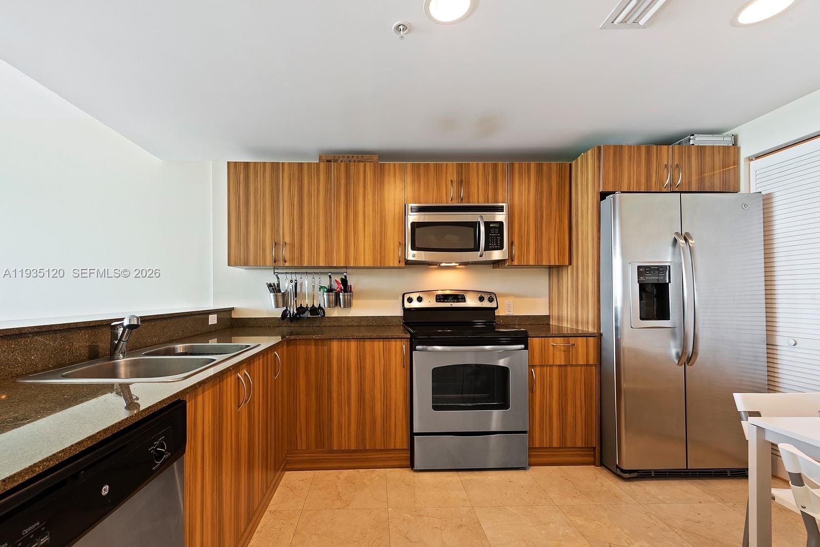 6305 Indian Creek Drive 4D — photo 6