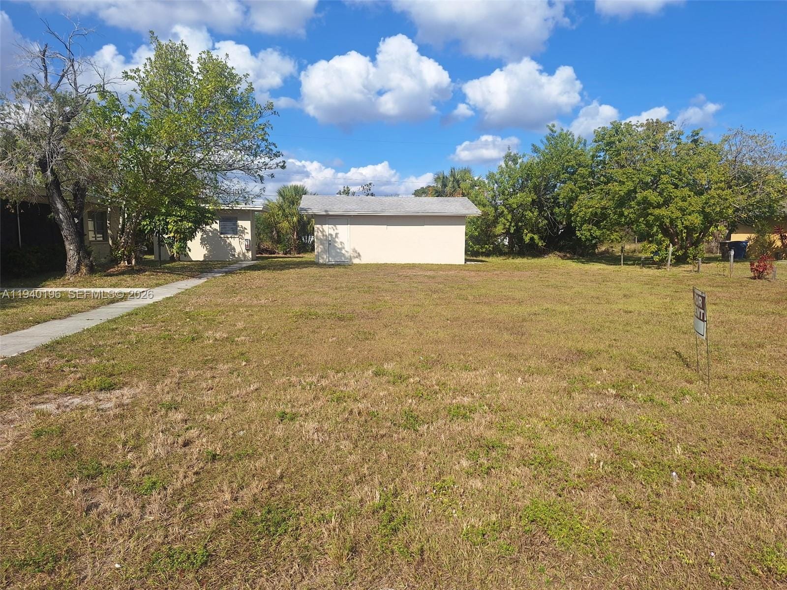 245 E Parkway — photo 3