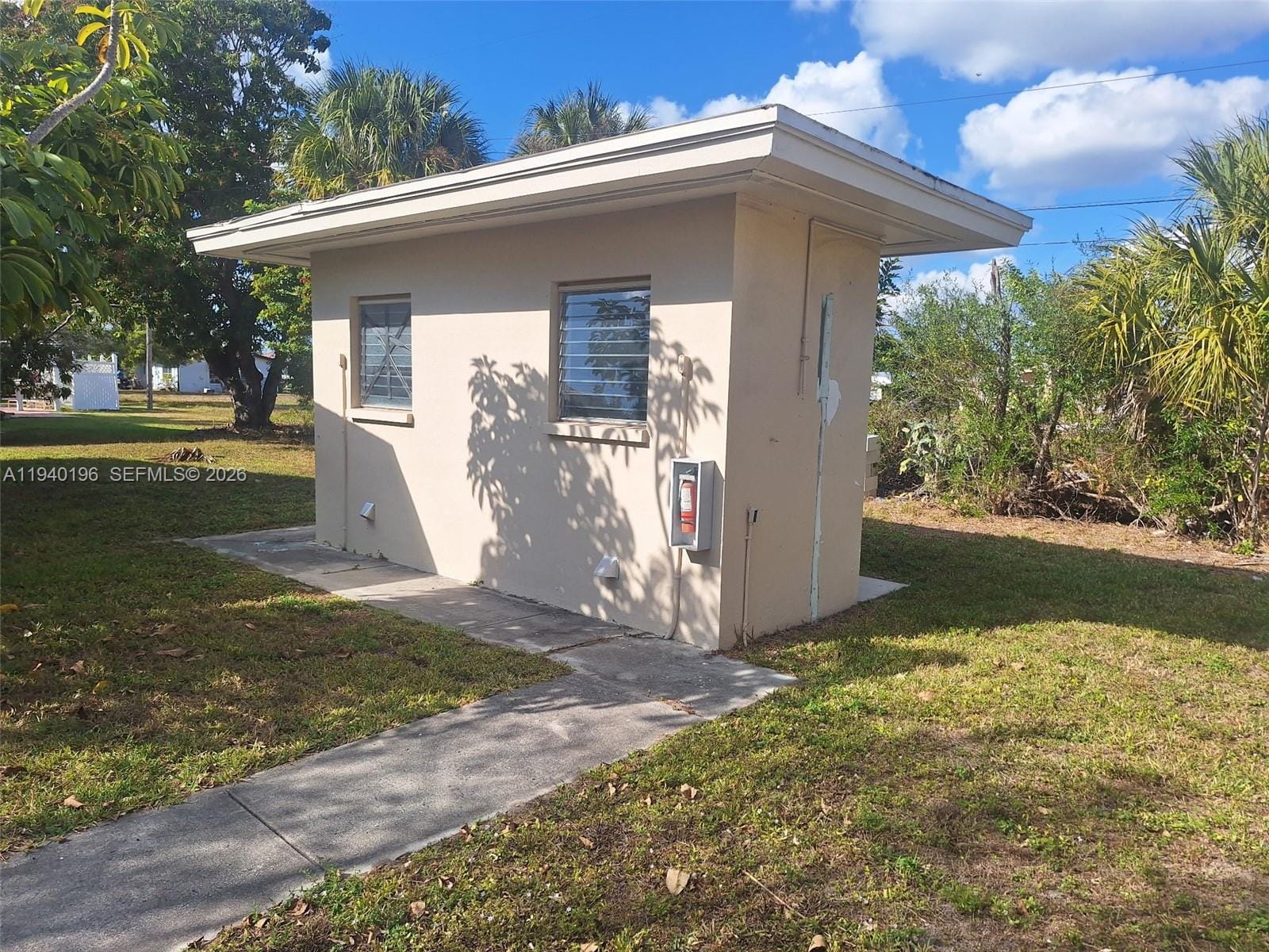 245 E Parkway, FL 33904 photo 27