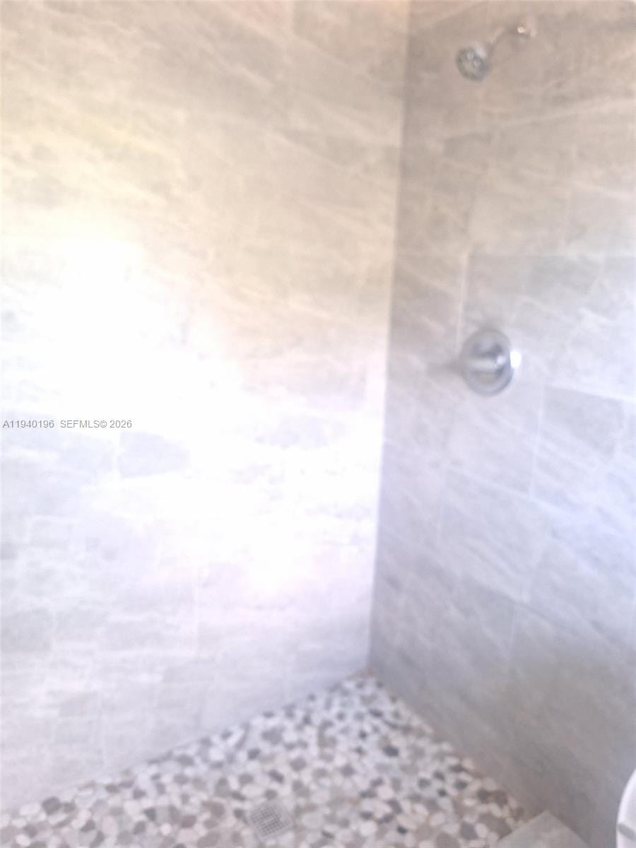 245 E Parkway — photo 7