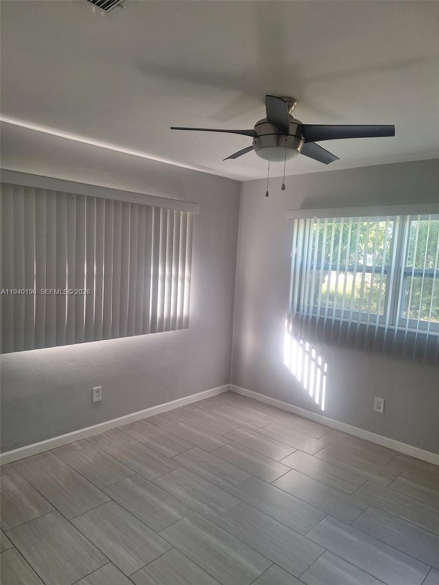 245 E Parkway — photo 10