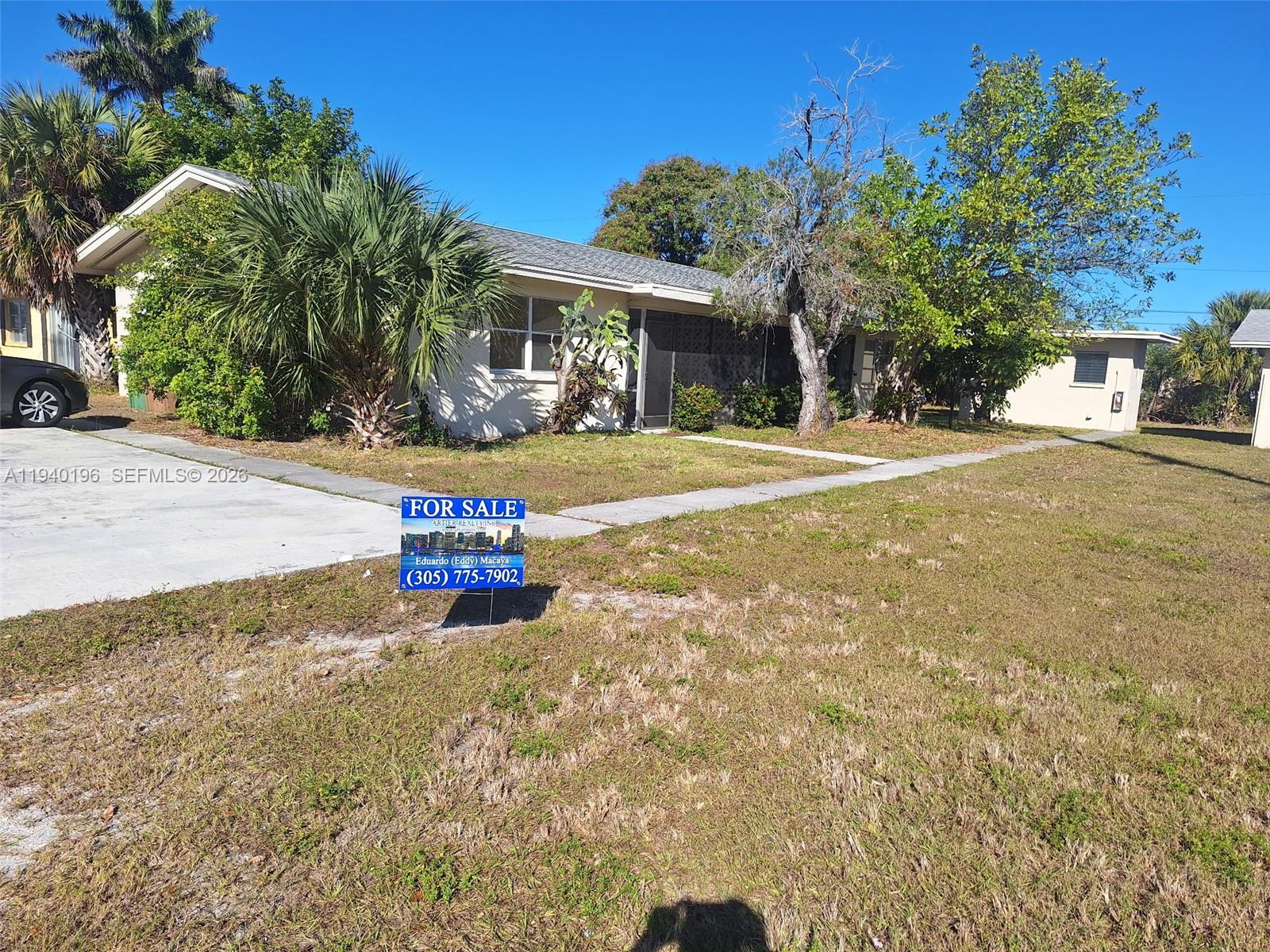 245 E Parkway, FL 33904