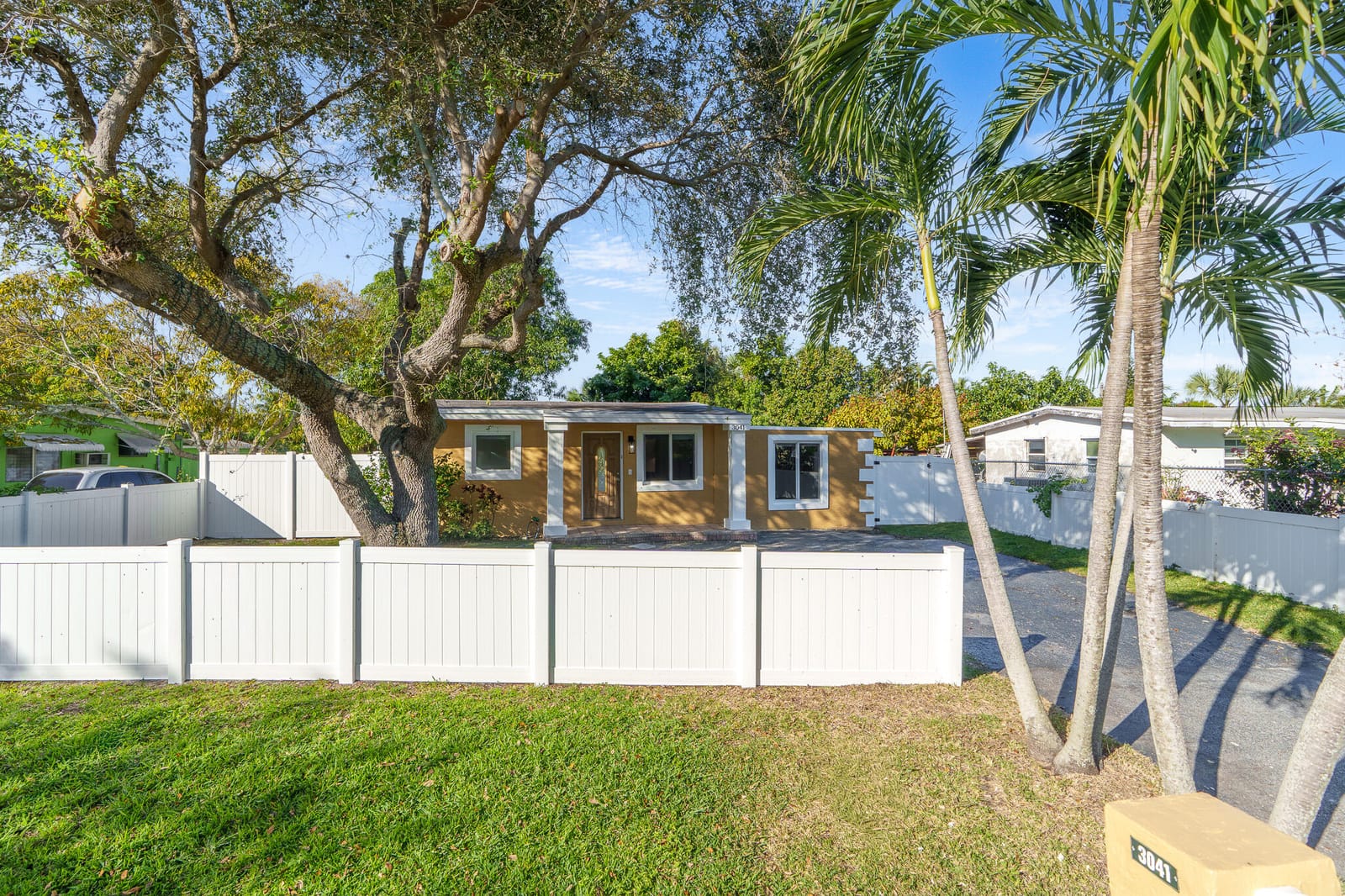 3041 E Palm Drive — photo 2