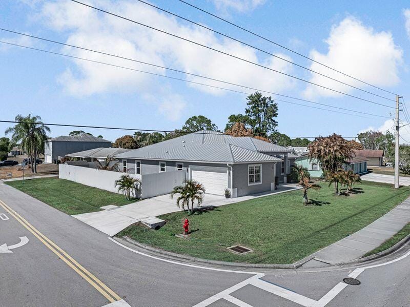 2092 SW Airoso Boulevard — photo 3