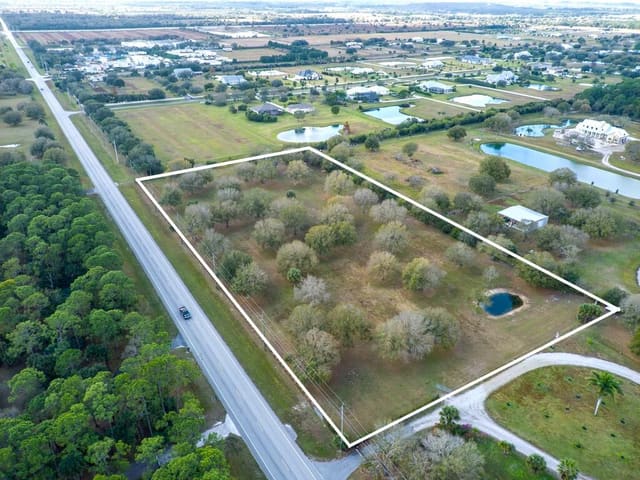 195 66th Avenue SW, Vero Beach, FL 32968