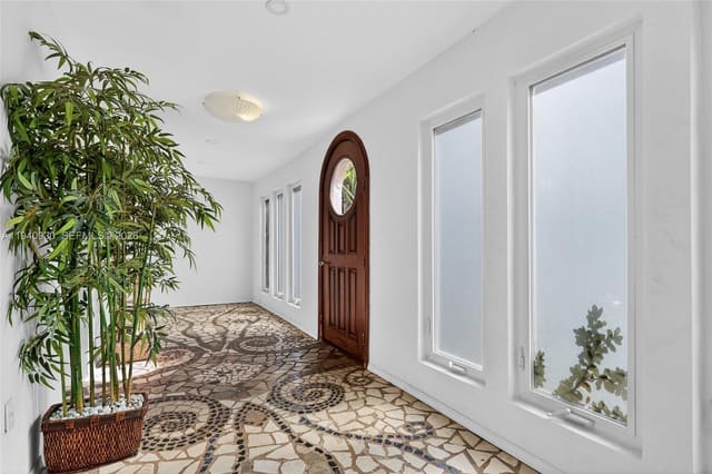 1852 SW 2nd Avenue, Miami, FL 33129