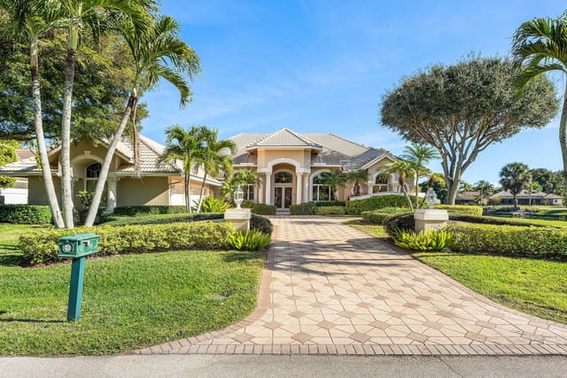 16 Rabbits Run, sold in Marlwood Estates, Palm Beach Gardens, FL