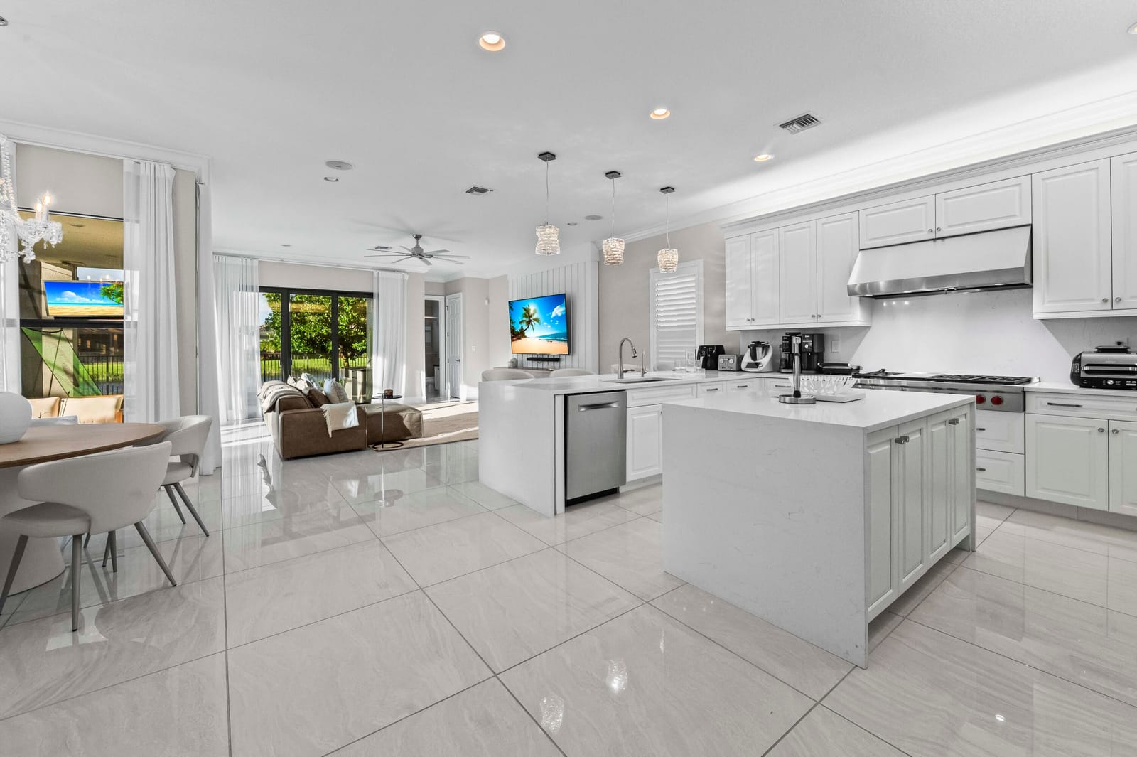 9795 Rennes Lane — photo 8