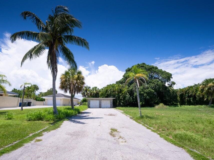 1811 S Indian River Drive — photo 5