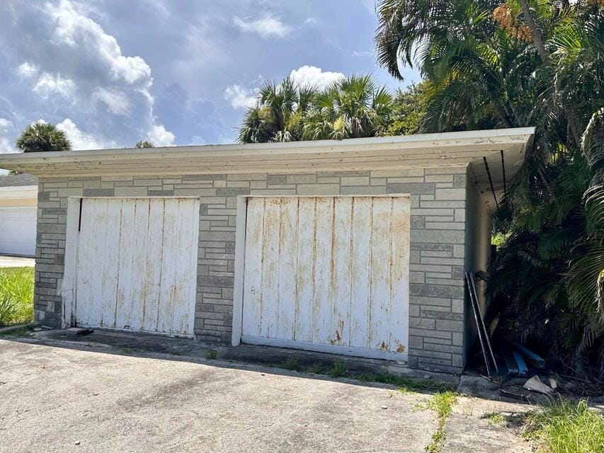 1811 S Indian River Drive — photo 7