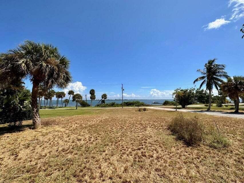 1811 S Indian River Drive — photo 10