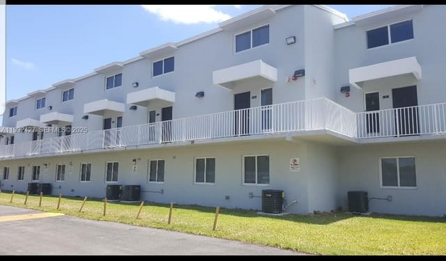 1999 NW 5th Place 7, sold in Town Park Plaza North Con, Miami, FL