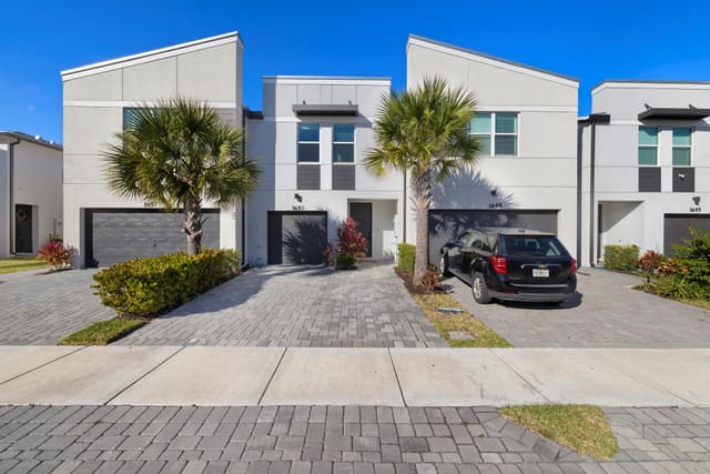 1653 Lindley Street, sold in Enclave At Mangonia Park, Mangonia Park, FL