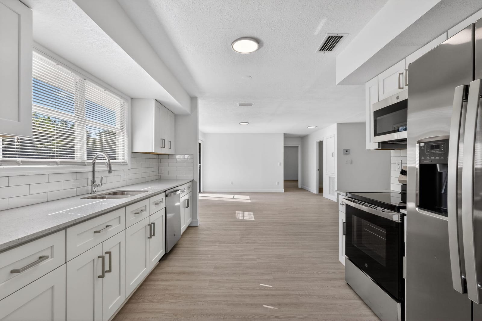 17296 W Sycamore Drive W, The Acreage, FL 33470