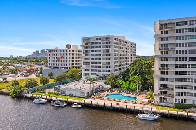 1160 N Federal Highway 221, East Point Towers, Fort Lauderdale, FL