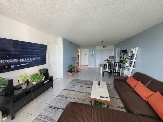 20301 W Country Club Drive 1124, Aventura, FL 33180