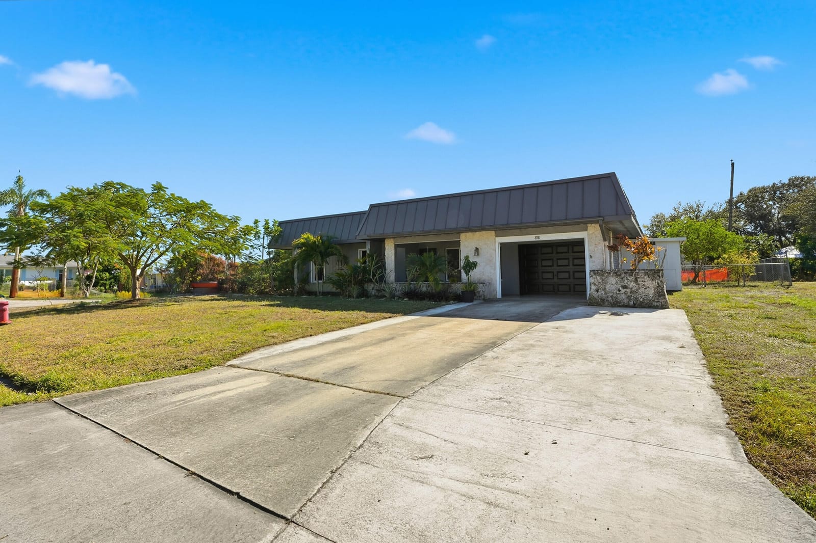 898 SE Evergreen Terrace — photo 4