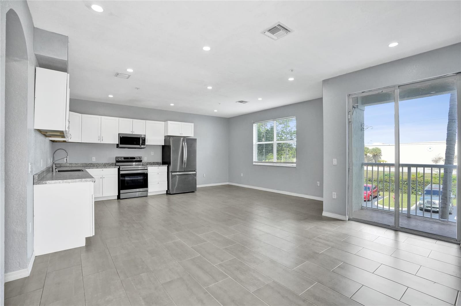 2137 Shoma Drive 156 Bldg 17, Royal Palm Beach, FL 33414 photo 1
