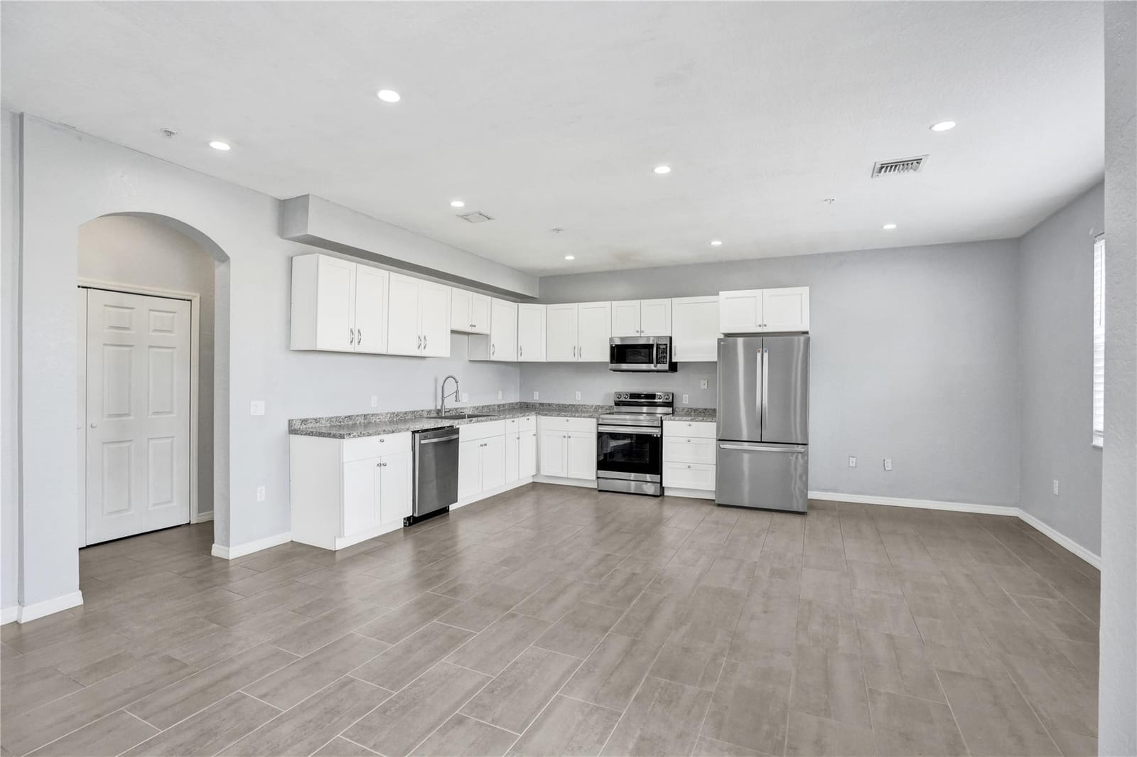 2137 Shoma Drive 156 Bldg 17, Royal Palm Beach, FL 33414 photo 2