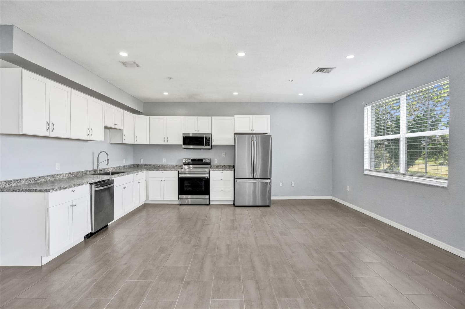 2137 Shoma Drive 156 Bldg 17, Royal Palm Beach, FL 33414 photo 3
