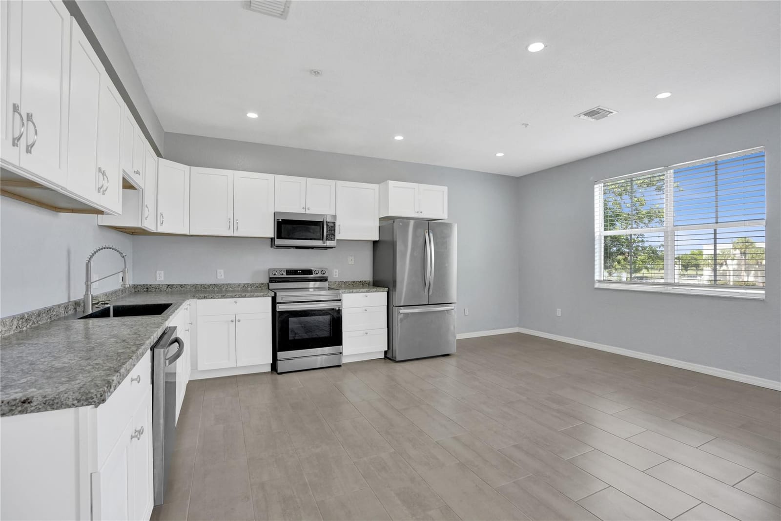 2137 Shoma Drive 156 Bldg 17, Royal Palm Beach, FL 33414 photo 8