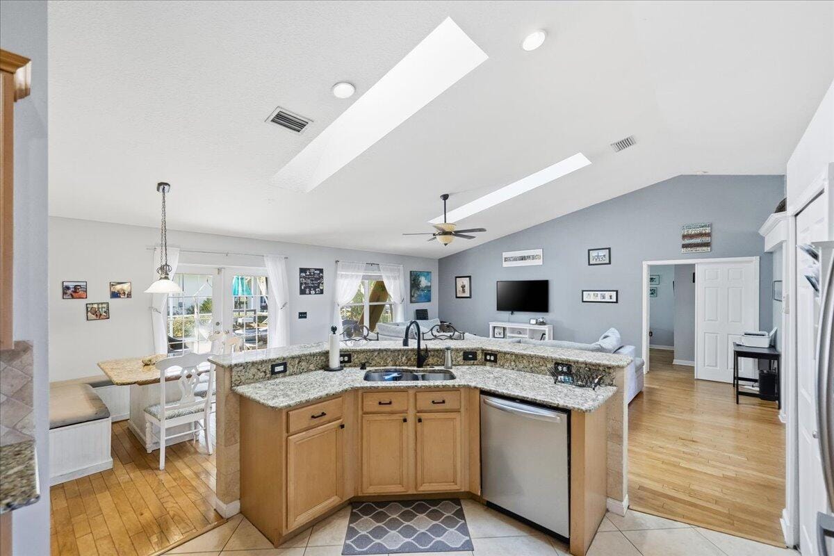 414 SE Cork Road — photo 9