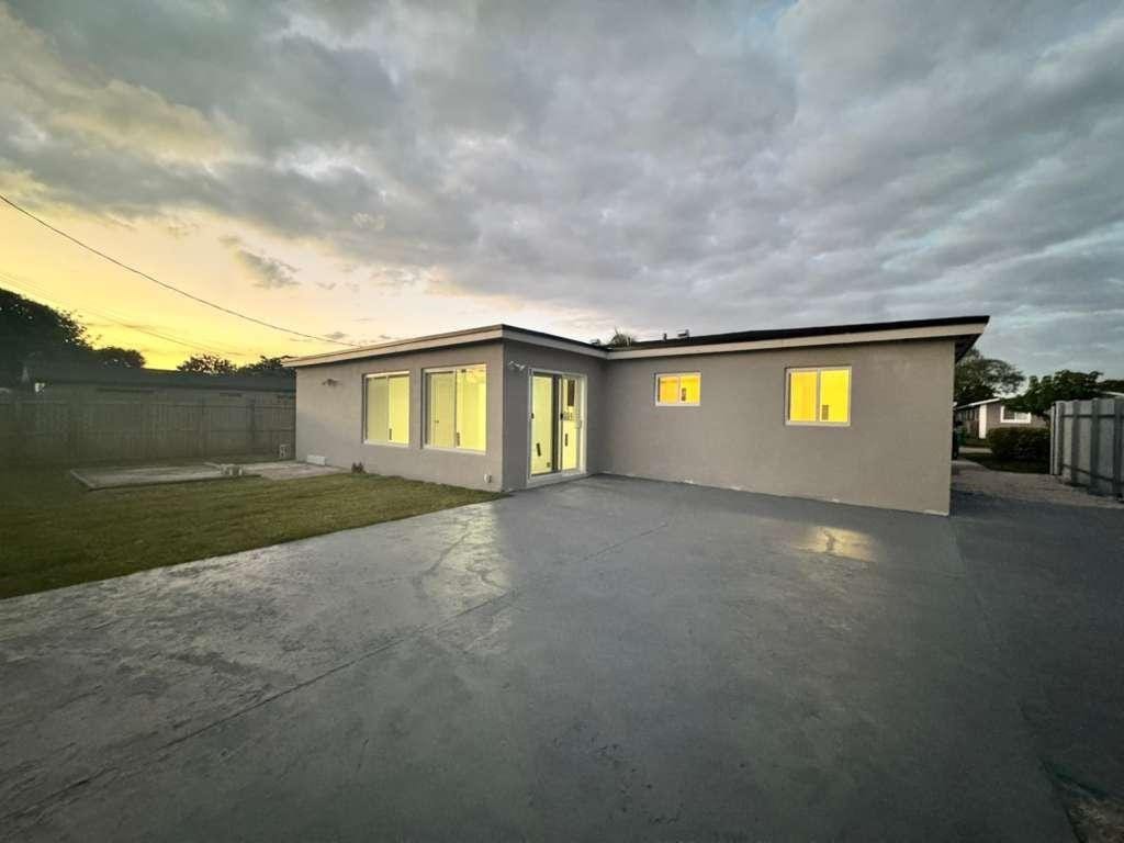 7430 Venetian Street — photo 4