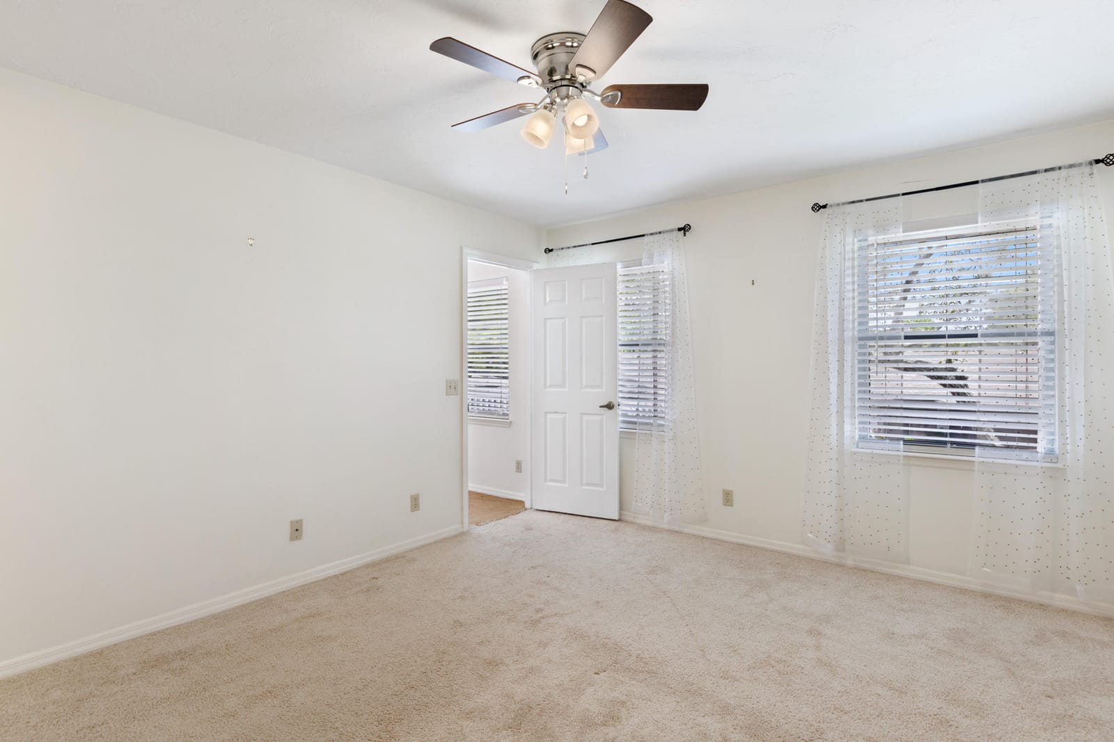 654 Centre Court SW 201 — photo 9
