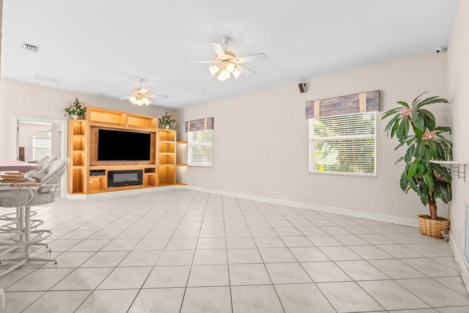 156 SW Saratoga Avenue — photo 9