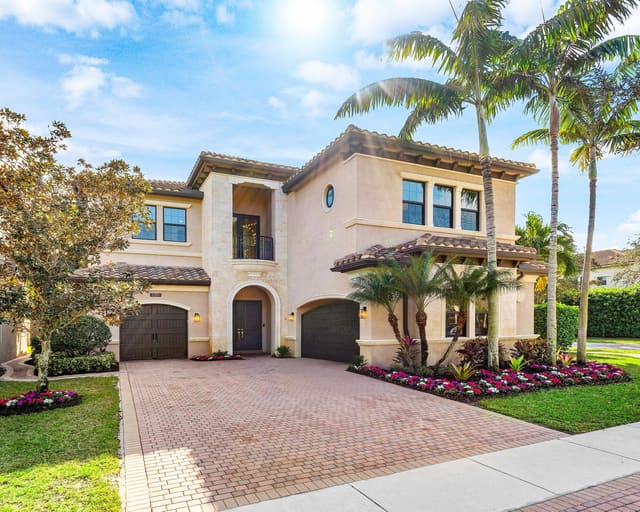 8749 Lewis River Road, Delray Beach, FL 33446
