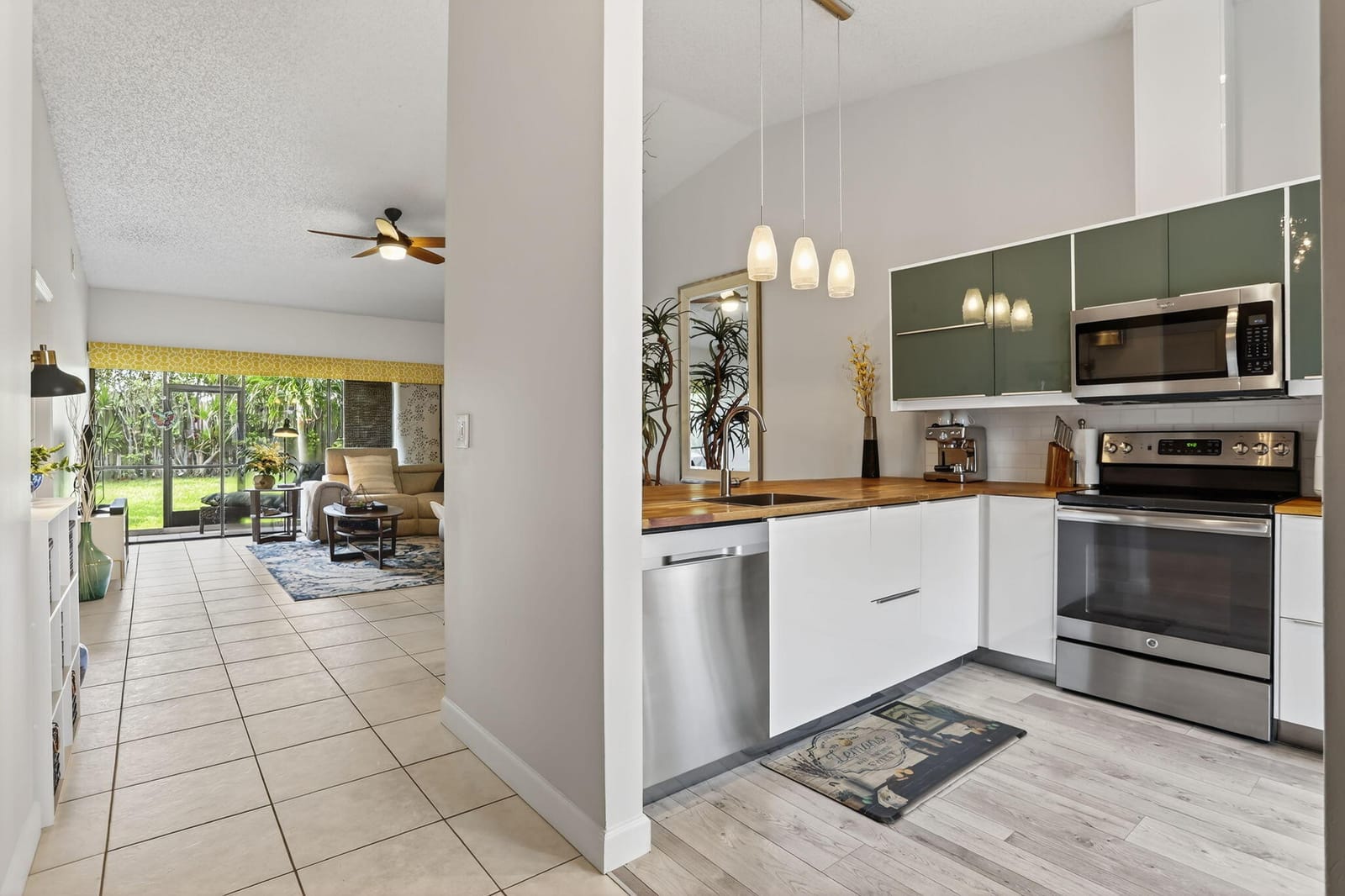 1032 E Lakes Drive — photo 2