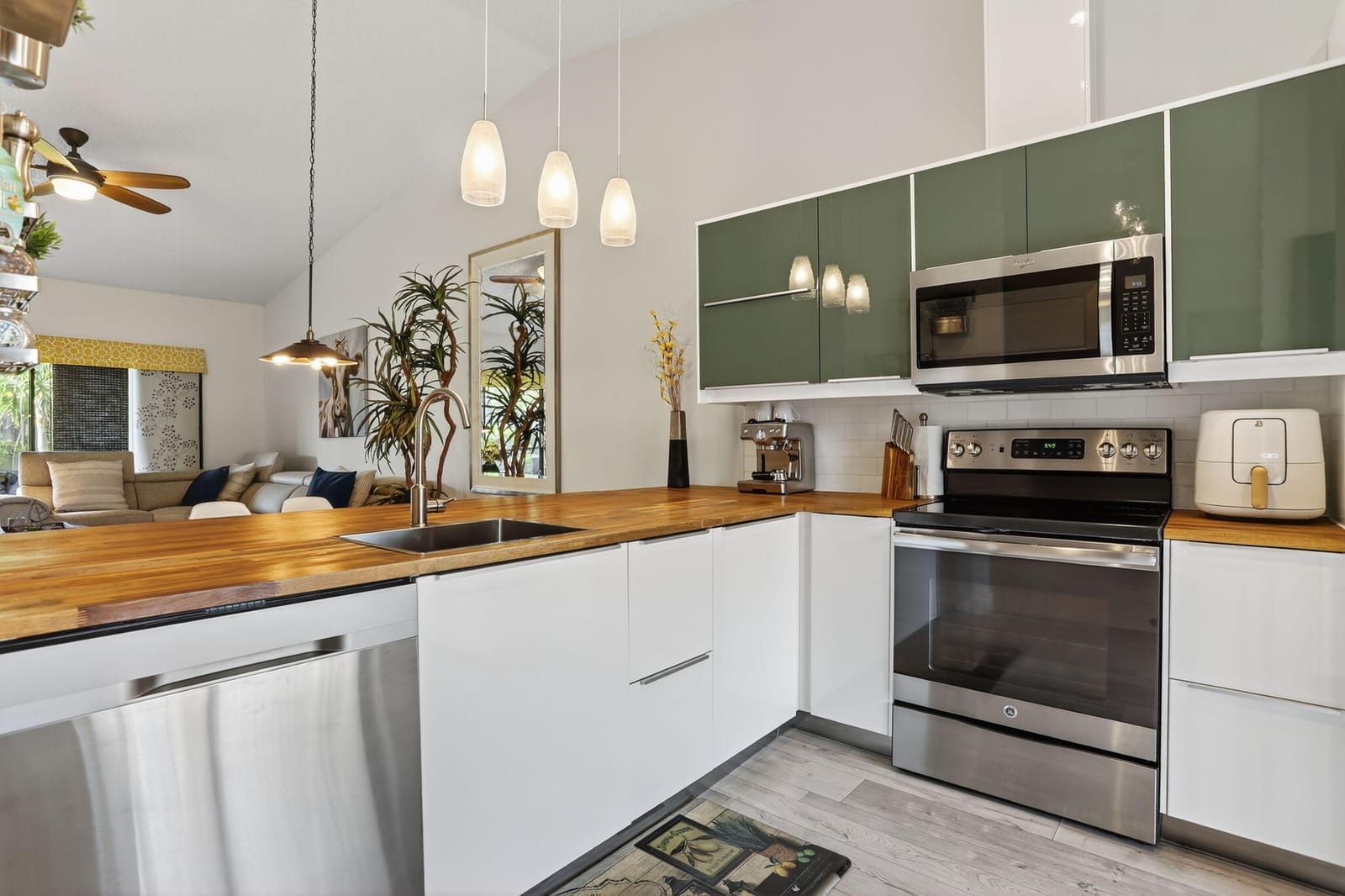 1032 E Lakes Drive — photo 3