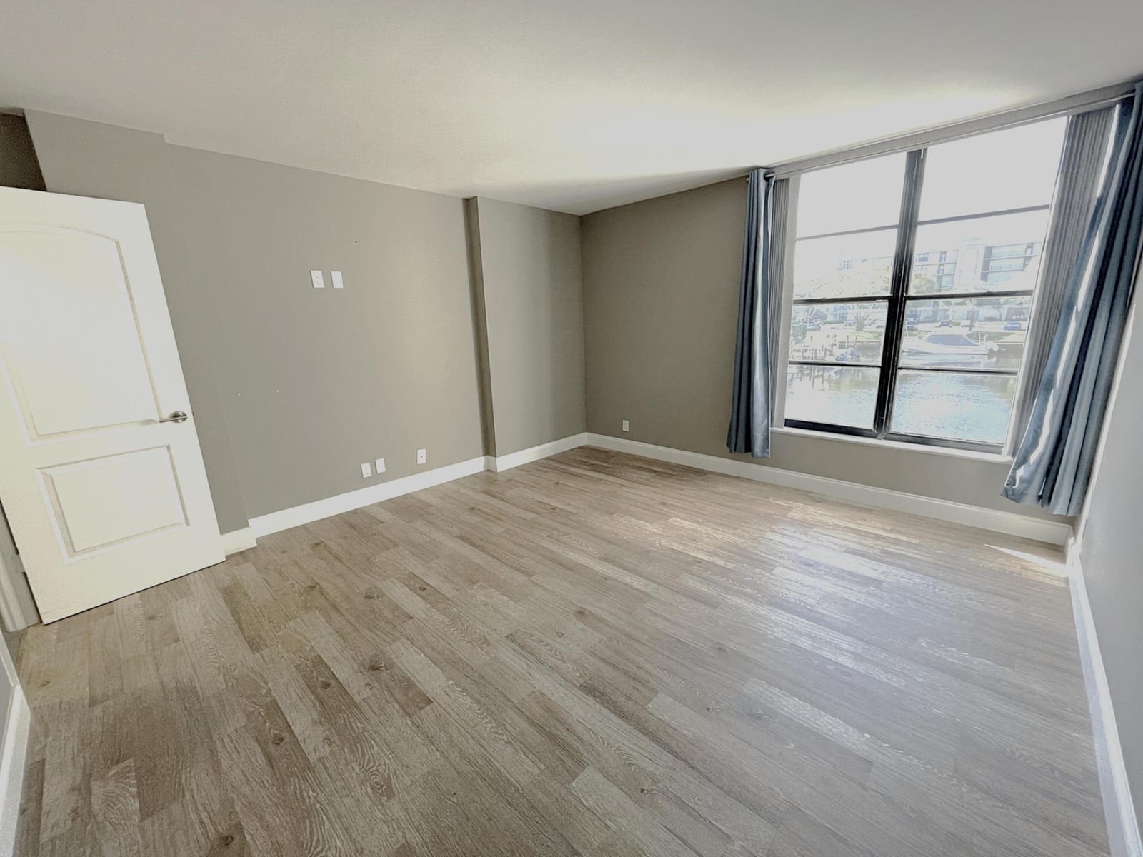 3 Royal Palm Way 205 — photo 11