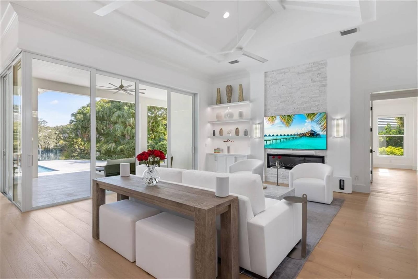 201 Shores Drive — photo 3