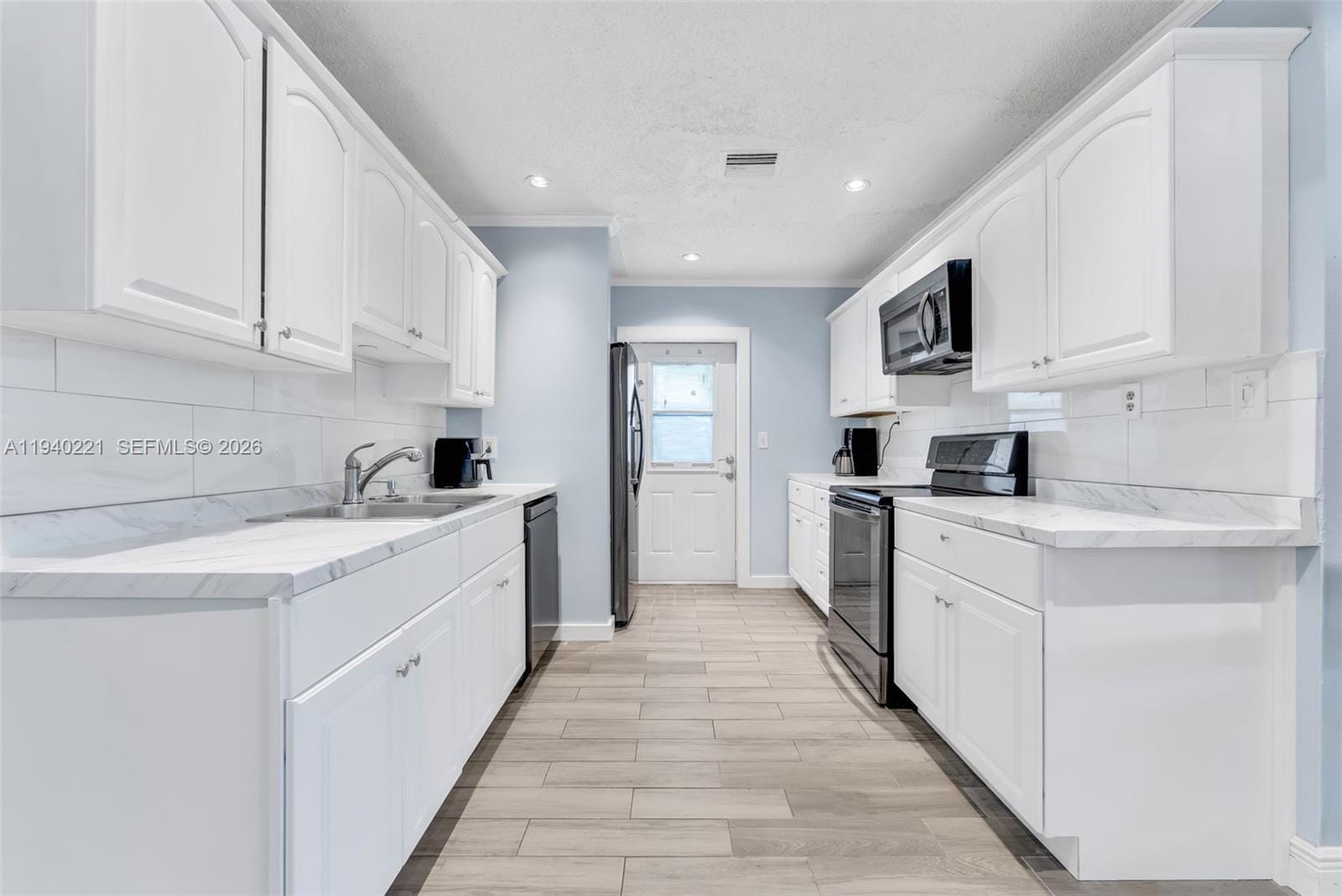 660 NE 59th Court, Oakland Park, FL 33334