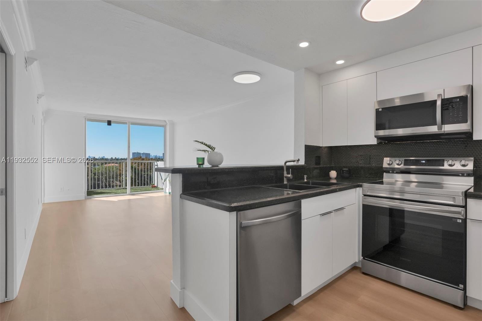 2020 NE 135th Street 607, North Miami, FL 33181 photo 8