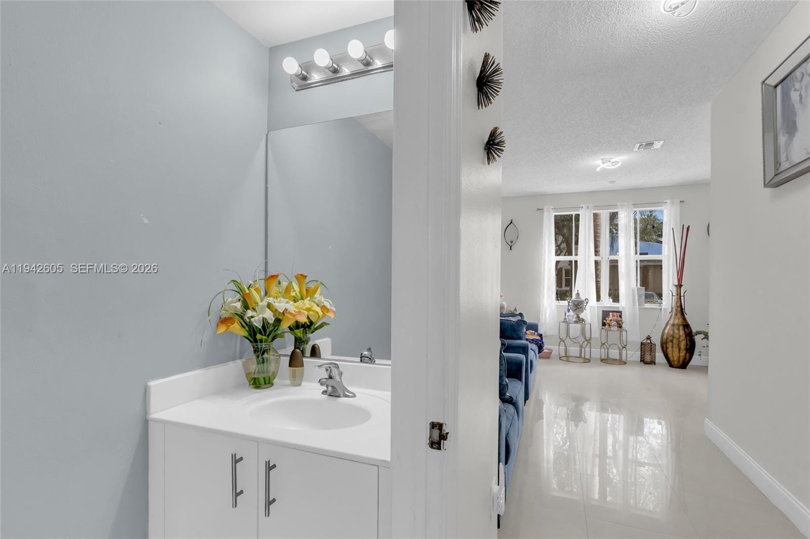 950 NE 42nd Place — photo 8