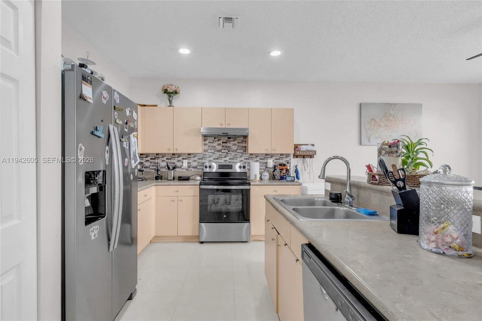 950 NE 42nd Place — photo 9