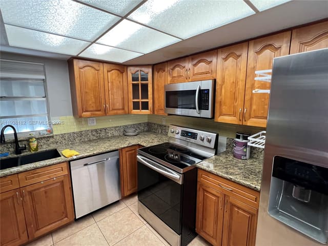 7521 W Sunrise Boulevard A2, sold in Apple Creek, Plantation, FL