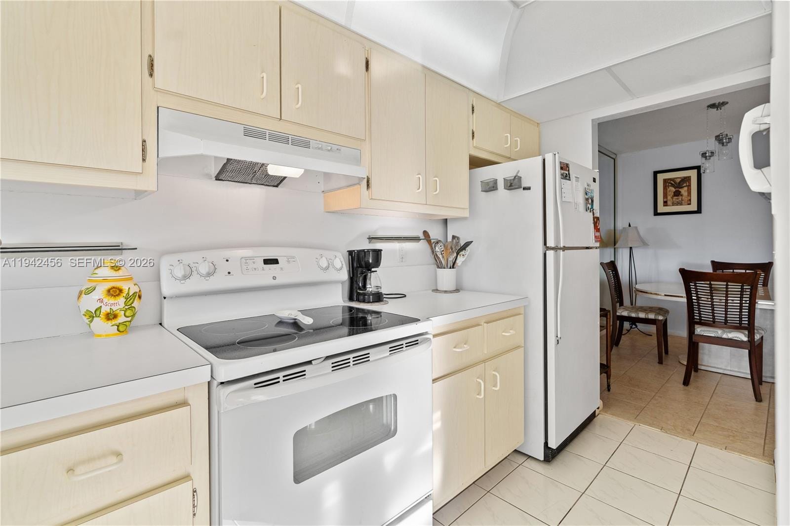 2541 NE 11th Street 212 — photo 7