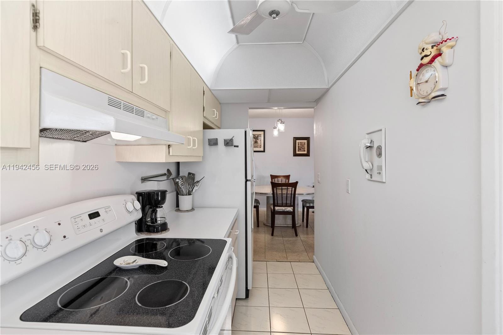 2541 NE 11th Street 212 — photo 9