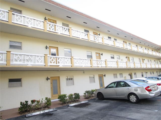 5111 W Oakland Park Boulevard 305, Hawaiian Gardens, Lauderdale Lakes, FL