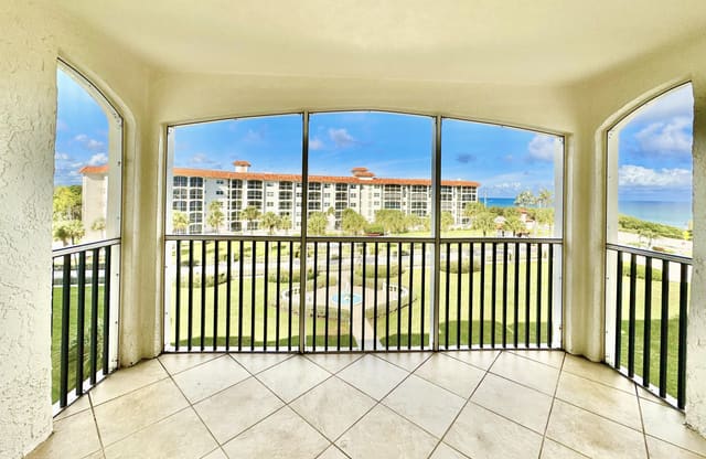 2871 N Ocean Boulevard D410, sold in San Remo Condo, Boca Raton, FL