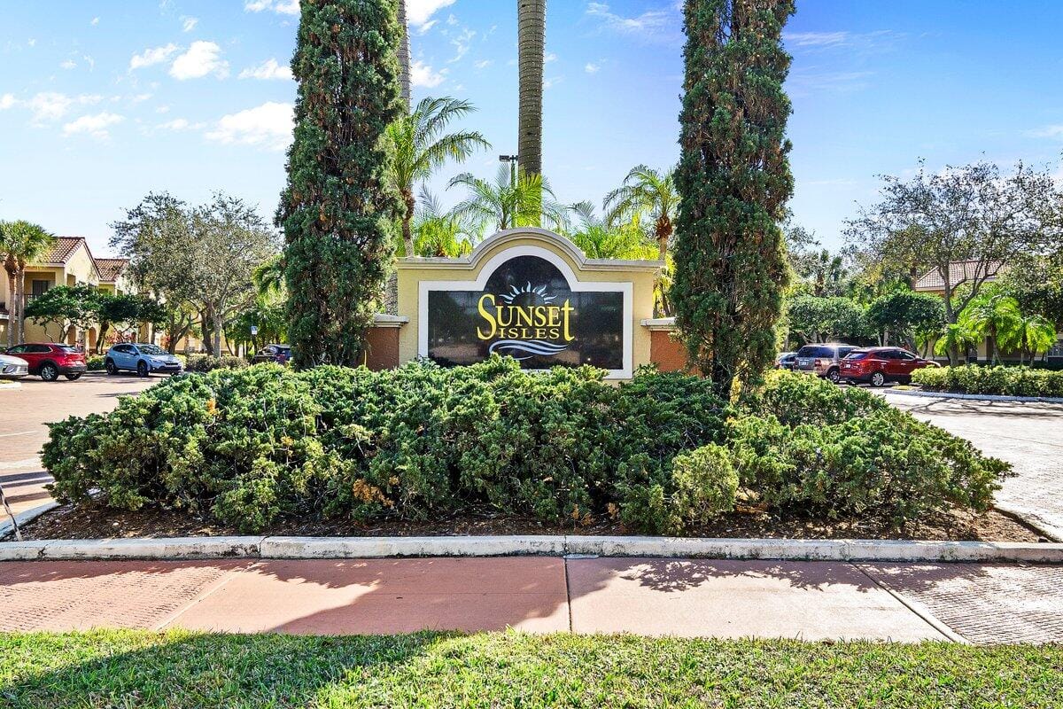 10360 Fox Trail Road S 1613, Royal Palm Beach, FL 33411