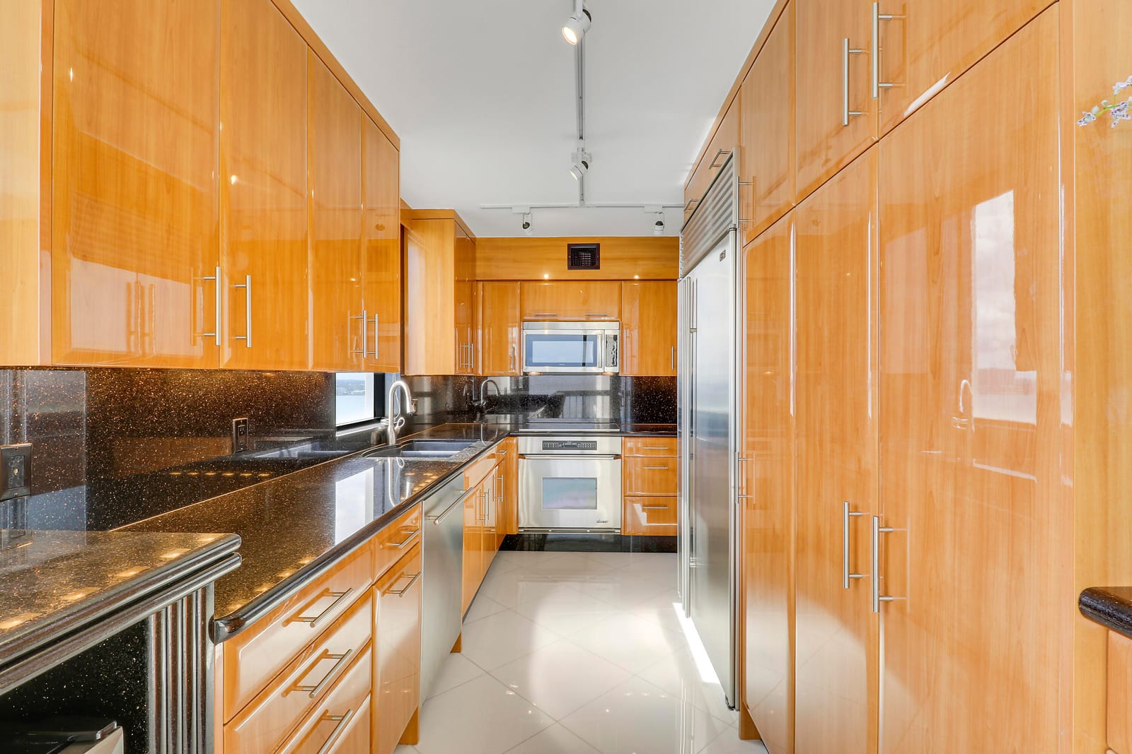 5380 N Ocean Drive 20b — photo 4