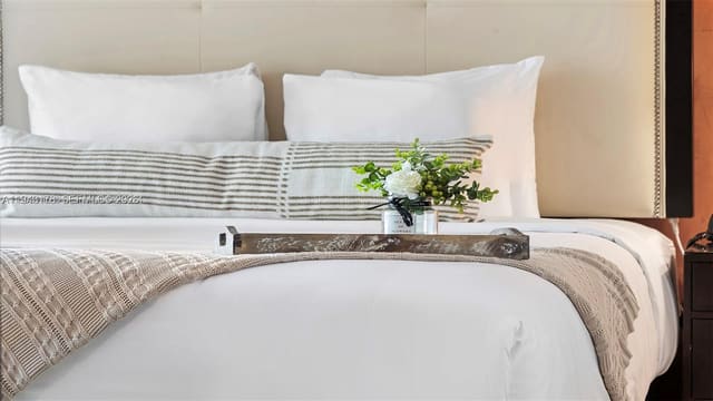 1437 Collins Avenue 327, Miami Beach, FL 33139