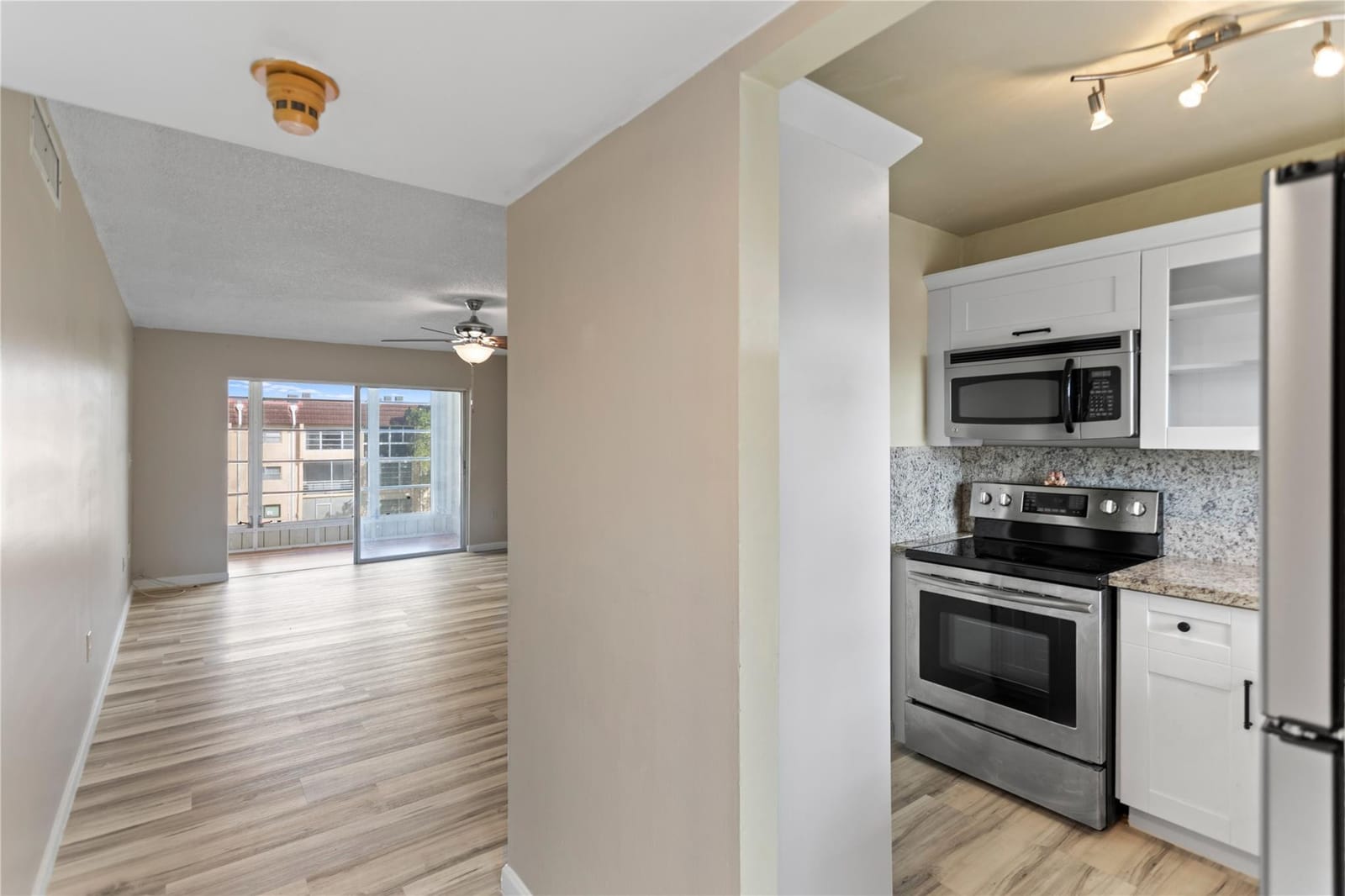 2720 N Pine Island Road 307 — photo 1