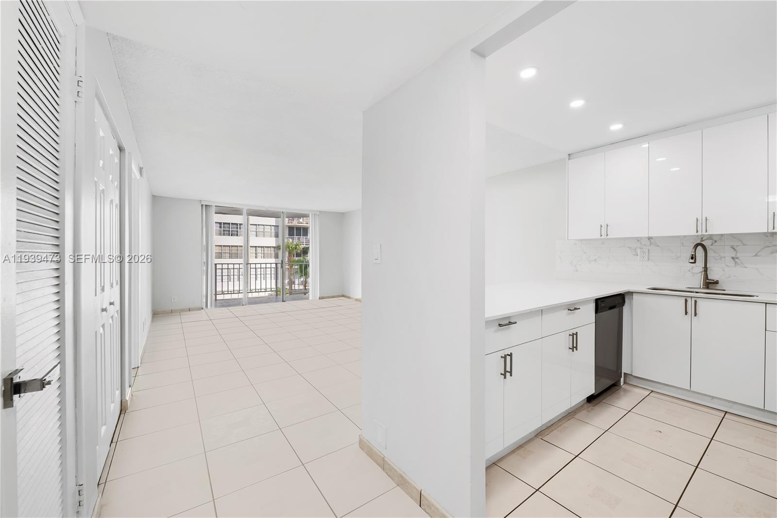 16710 NE 9th Avenue 307, North Miami Beach, FL 33162, North Miami Beach