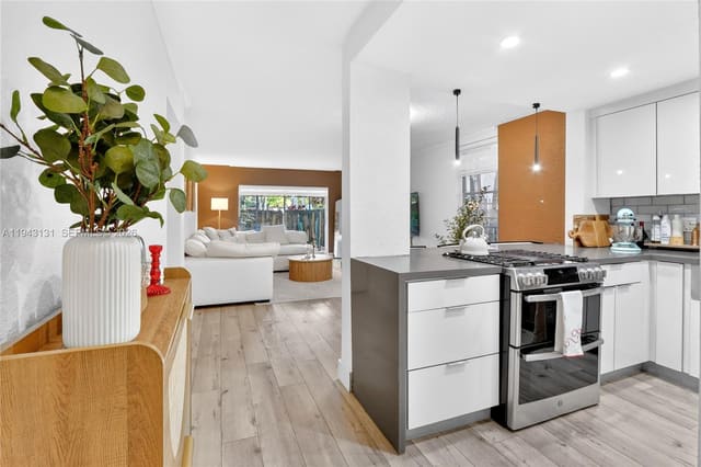 6902 N Kendall Drive E101, sold in Dadeland Grove Condo, Pinecrest, FL