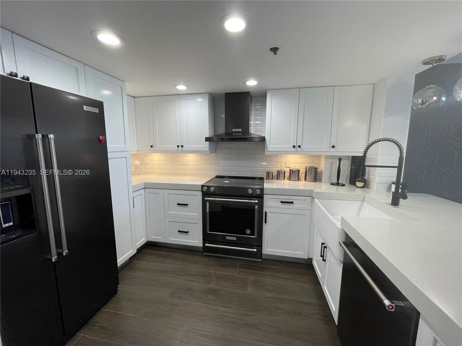 2555 Collins Avenue 1409 — photo 2